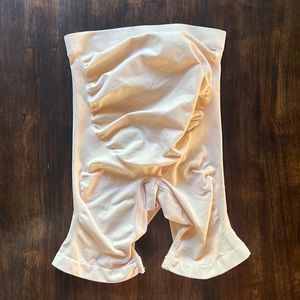 SKIMS NEW Maternity Sculpting Short Mid-Thigh NWOT